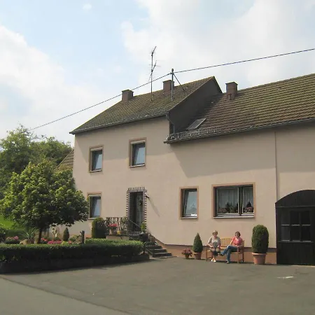 Spacious In With Garden