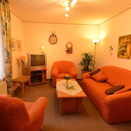 Spacious In With Garden